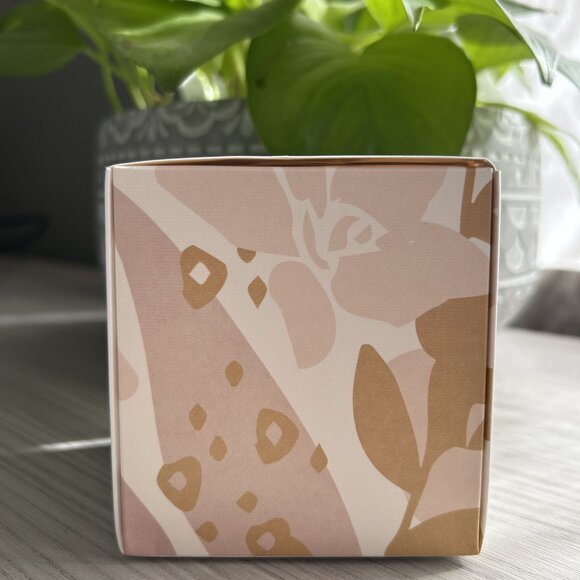 NEW VOY Fragrance Wildflower Meadow Candle Floral Green Spring Soy Vegan Gift - Picture 3 of 7